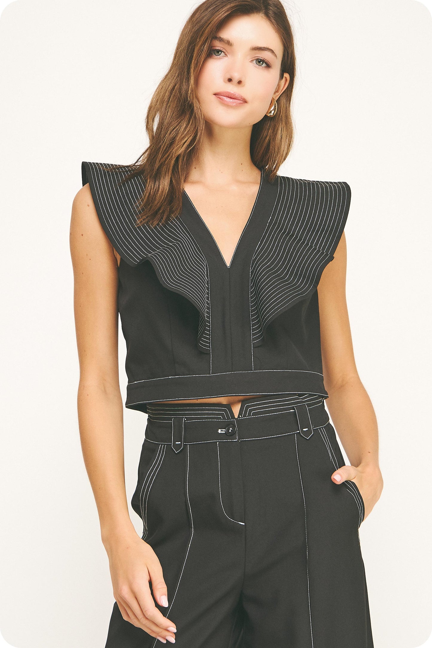TOP STITCH RUFFLE VNECK CROP TOP