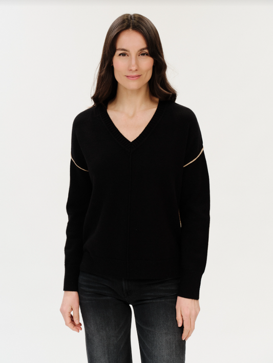 V-NECK EXPOSED SEAM BLACK/CAMEL SWEATER