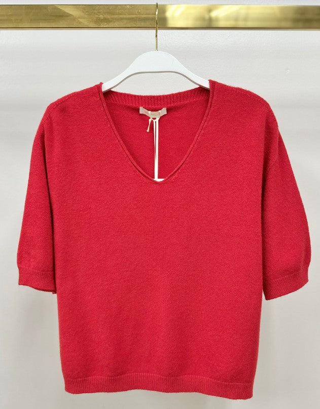 V NECK KNIT TOP IN RED