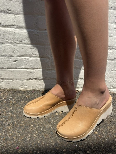 AYALLA BY ANTELOPE MERIT WEDGE MULE IN MAKE UP