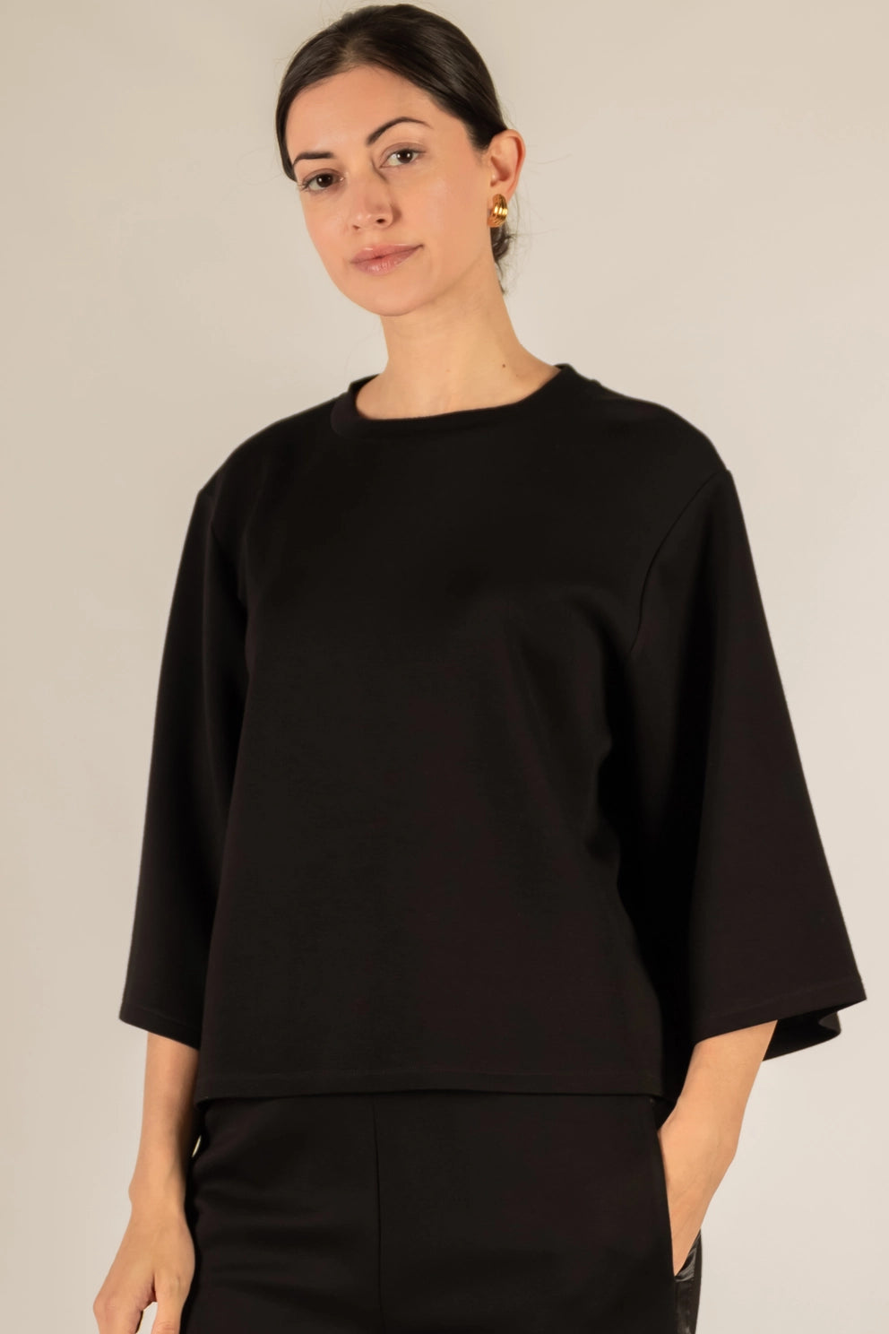 3/4 SLEEVE ROUND NECK BUTTER MODAL TOP IN BLACK
