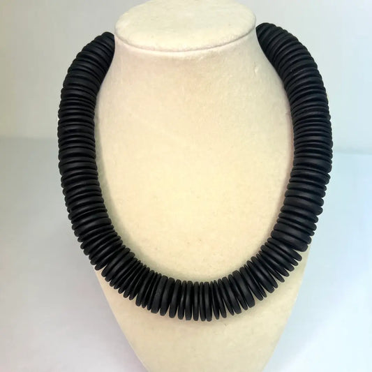 COCONUT SHELL BLACK NECKLACE