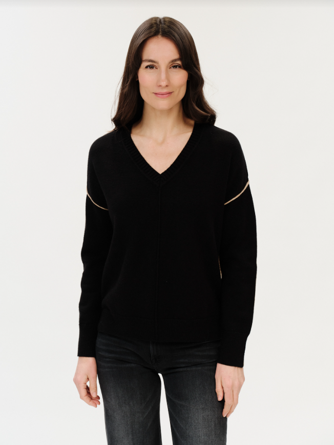 V-NECK EXPOSED SEAM BLACK/CAMEL SWEATER