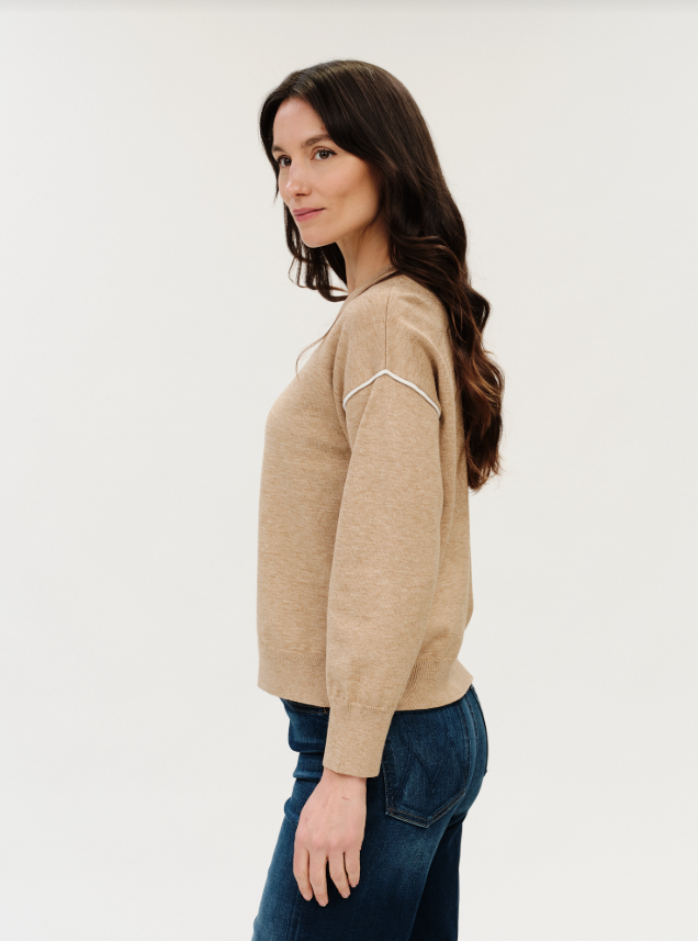 CREW NECK EXPOSED SEAM CAMEL/IVORY
