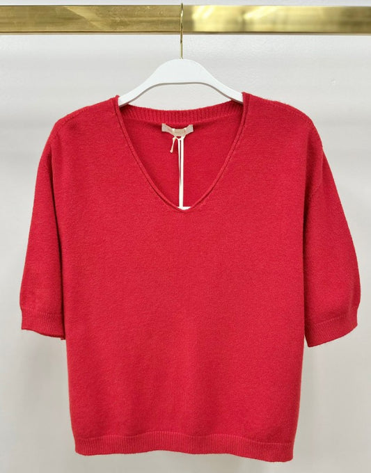 V NECK KNIT TOP IN RED