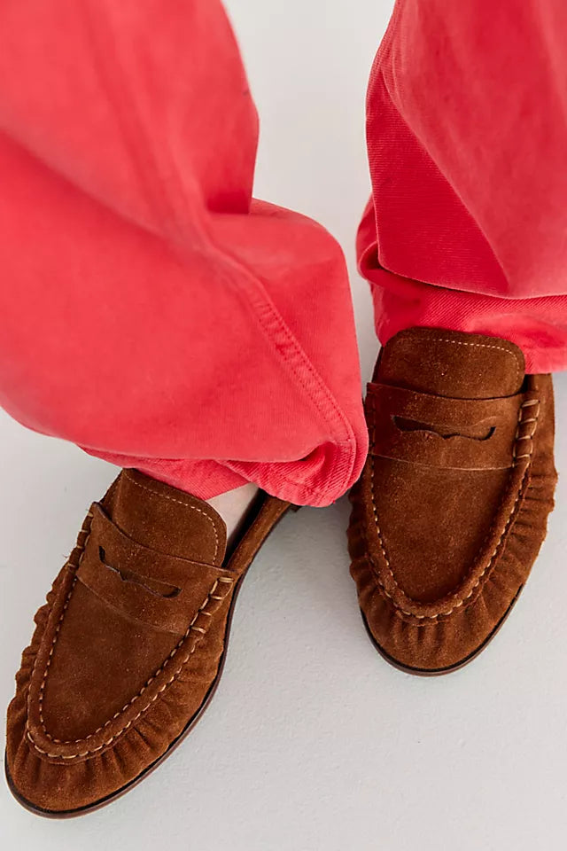 FREE PEOPLE CARRY ON LOAFER TOBACCO OIL SUEDE