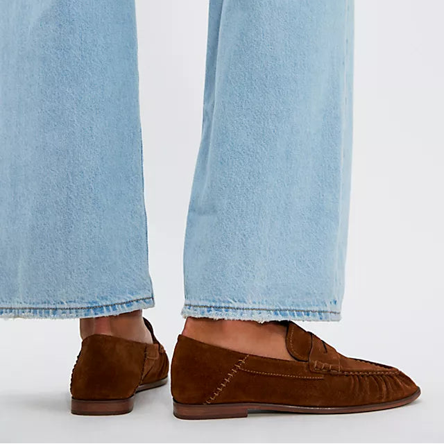 FREE PEOPLE CARRY ON LOAFER TOBACCO OIL SUEDE