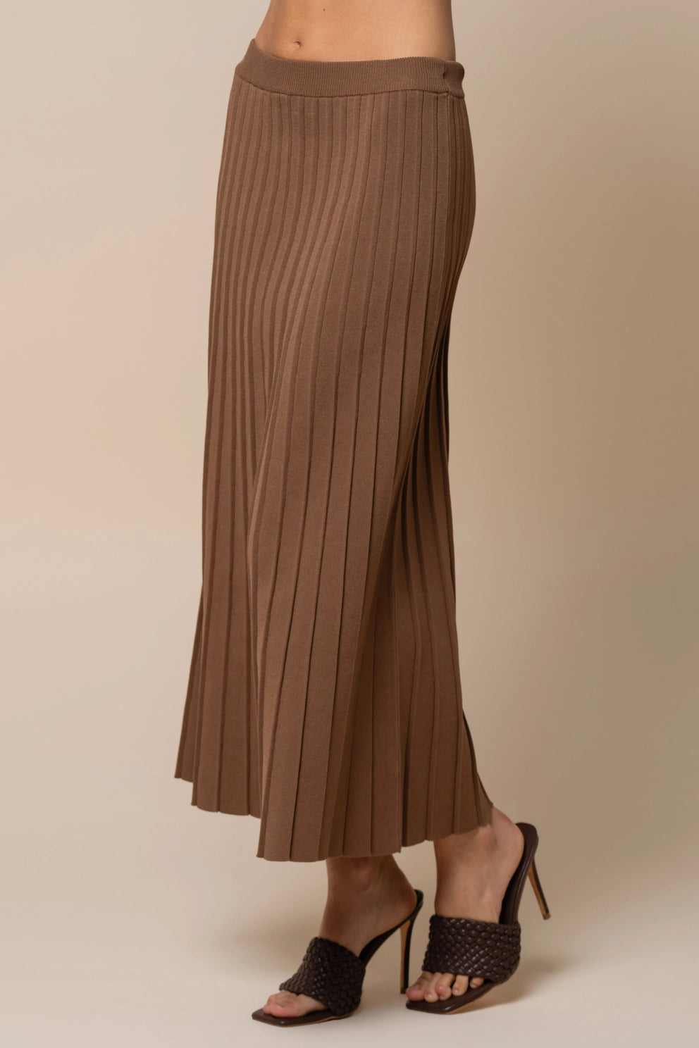 PLEATED SWEATER SKIRT